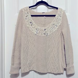 A beautiful free people 40% wool nylon acrylic sweater. Perfect with Jean .